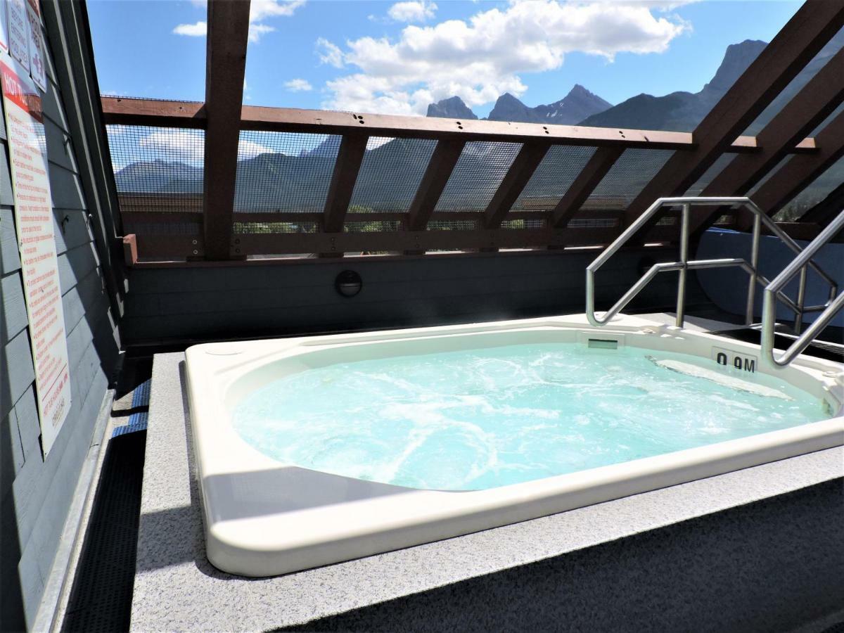 Fenwick Vacation Rental Open Hot Tub Glorious Mountain 2 Bedroom Канмор Экстерьер фото